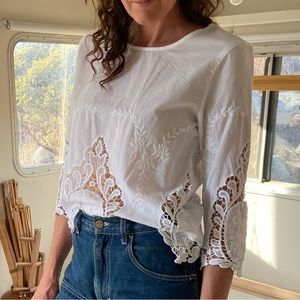 Gorgeous Cynthia Rowley white cotton blouse with lace cutout and back buttons